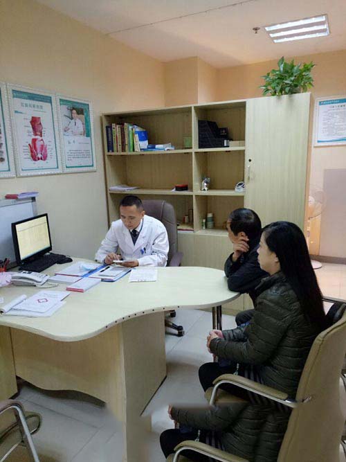 患者陳先生(shēng)夫婦與孫平主任